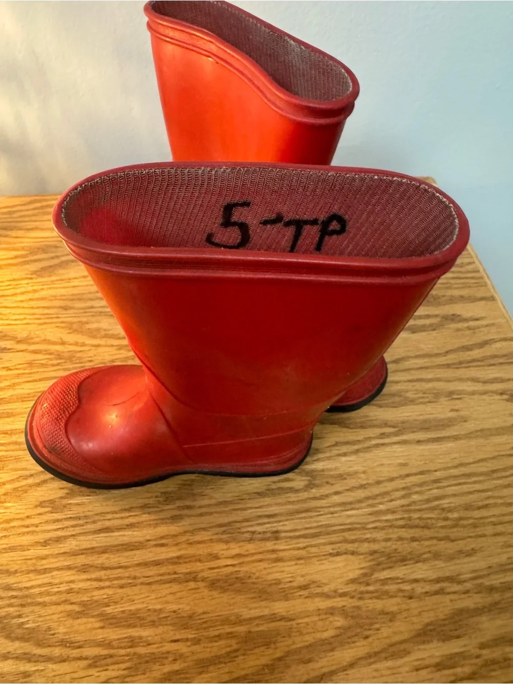 Adorable Kids Childs Red Rain Boots - Size 7